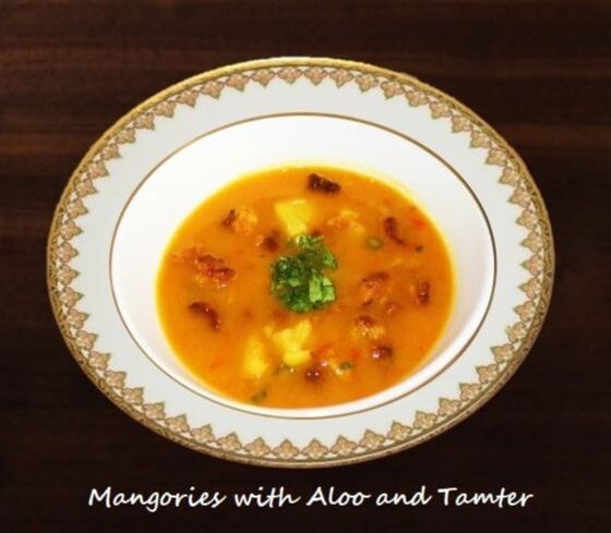    Mangories with Aloo and Tamter